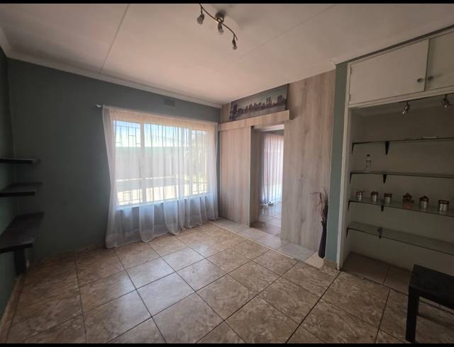 3 BEDROOM HOUSE FOR SALE IN VANDERBIJLPARK SE 2
